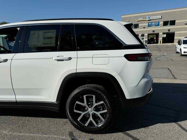 new 2025 Jeep Grand Cherokee car, priced at $46,808