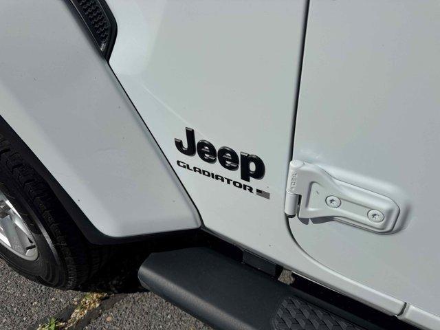 used 2023 Jeep Gladiator car, priced at $27,594