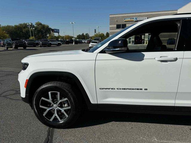 new 2025 Jeep Grand Cherokee car, priced at $41,912