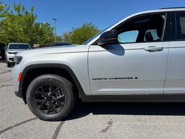 new 2025 Jeep Grand Cherokee car, priced at $43,705