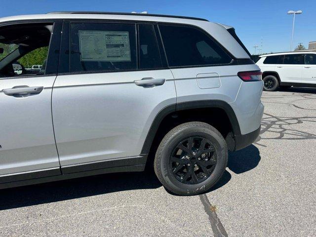 new 2025 Jeep Grand Cherokee car, priced at $43,705
