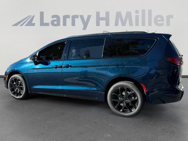 new 2025 Chrysler Pacifica car, priced at $51,062