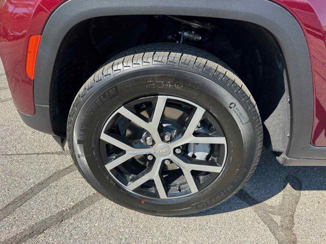 new 2025 Jeep Grand Cherokee car, priced at $43,333