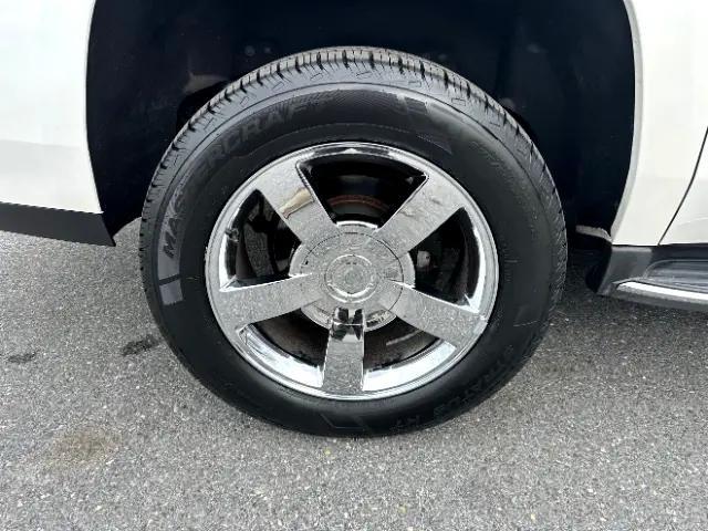 used 2016 GMC Yukon XL car, priced at $24,297