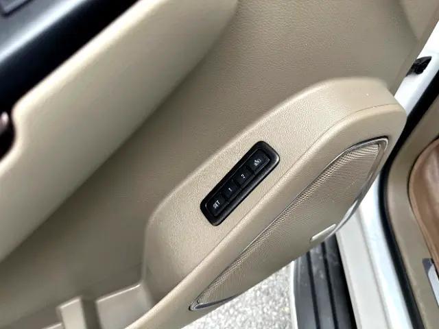 used 2016 GMC Yukon XL car, priced at $24,297