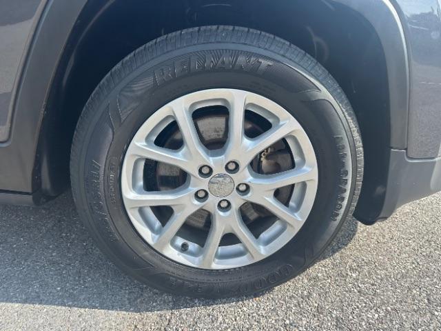 used 2018 Jeep Cherokee car, priced at $15,497