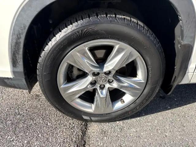 used 2015 Toyota Highlander car, priced at $16,777