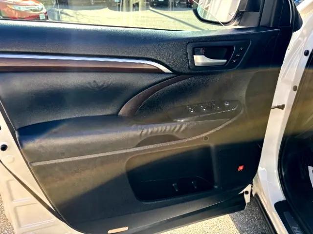 used 2015 Toyota Highlander car, priced at $16,777