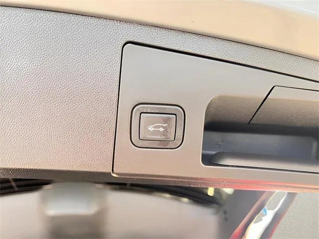 used 2023 Cadillac XT4 car, priced at $24,498