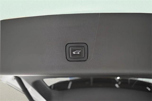 used 2023 Chevrolet Traverse car, priced at $26,998
