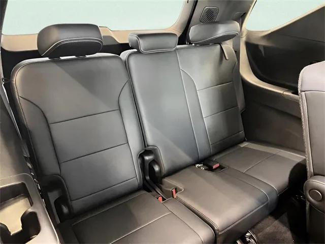 used 2025 Chevrolet Traverse car, priced at $36,498
