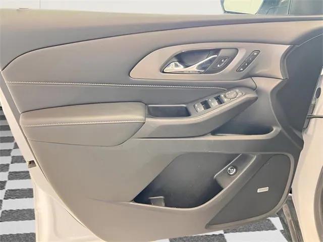 used 2023 Chevrolet Traverse car, priced at $33,798