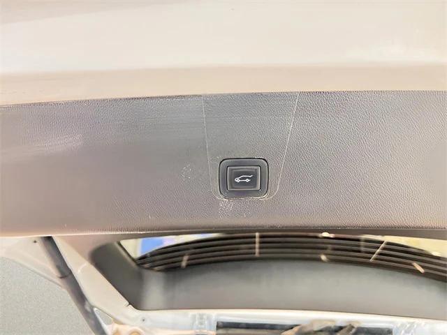 used 2023 Chevrolet Traverse car, priced at $33,798