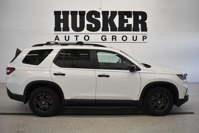 used 2025 Honda Pilot car, priced at $44,998