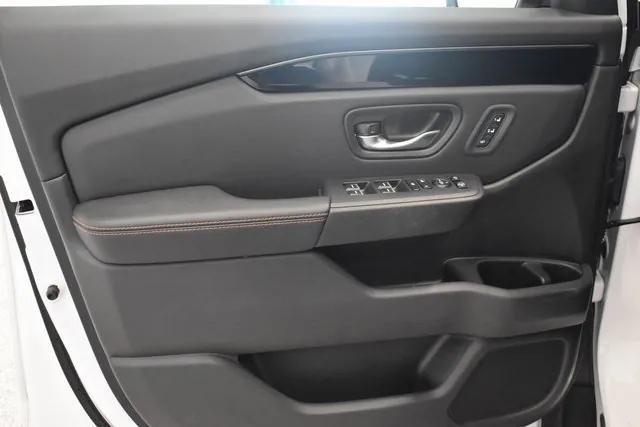 used 2025 Honda Pilot car, priced at $44,998