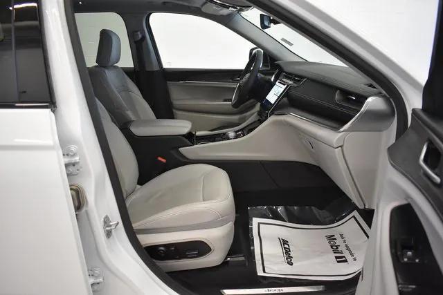 used 2023 Jeep Grand Cherokee car, priced at $39,998