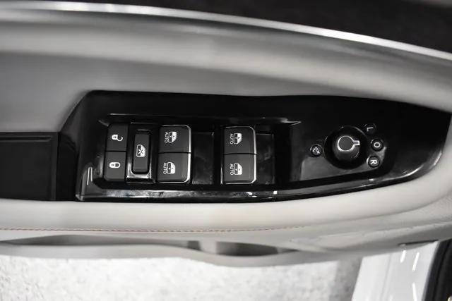 used 2023 Jeep Grand Cherokee car, priced at $39,998