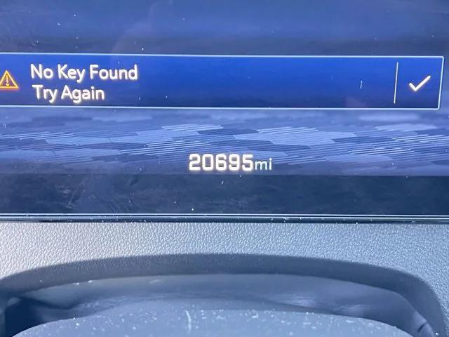 used 2025 Chevrolet Traverse car, priced at $37,898