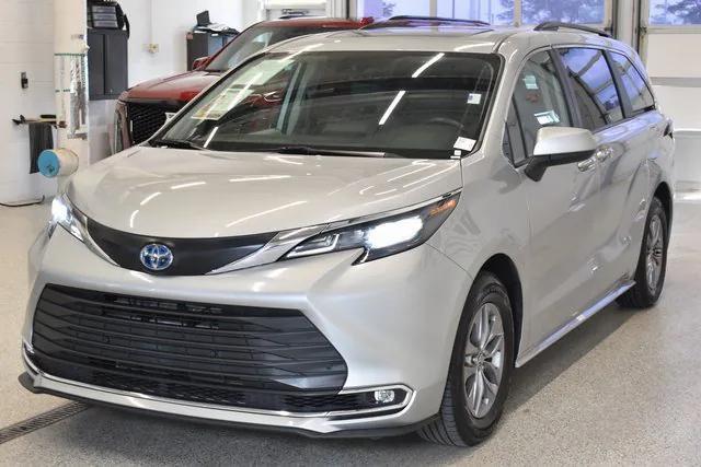 used 2024 Toyota Sienna car, priced at $42,998