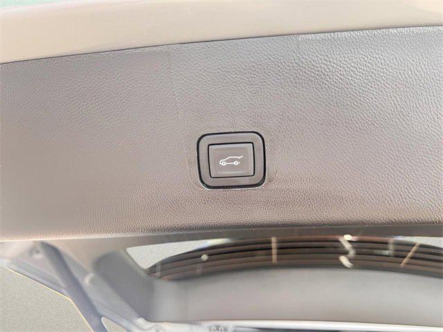 used 2023 Chevrolet Traverse car, priced at $32,898
