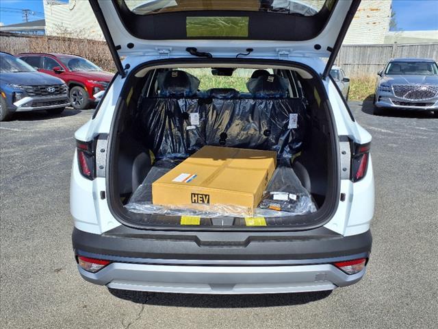 new 2025 Hyundai TUCSON Hybrid car, priced at $36,923