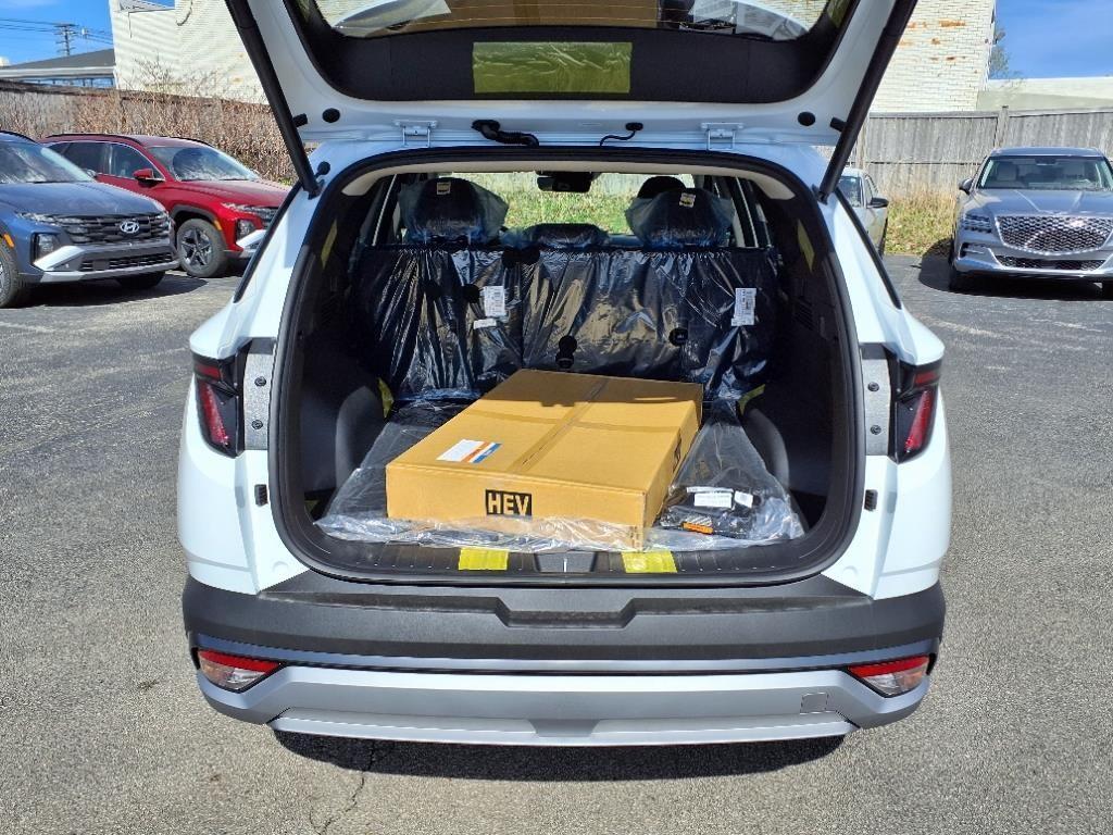 new 2025 Hyundai TUCSON Hybrid car, priced at $36,923