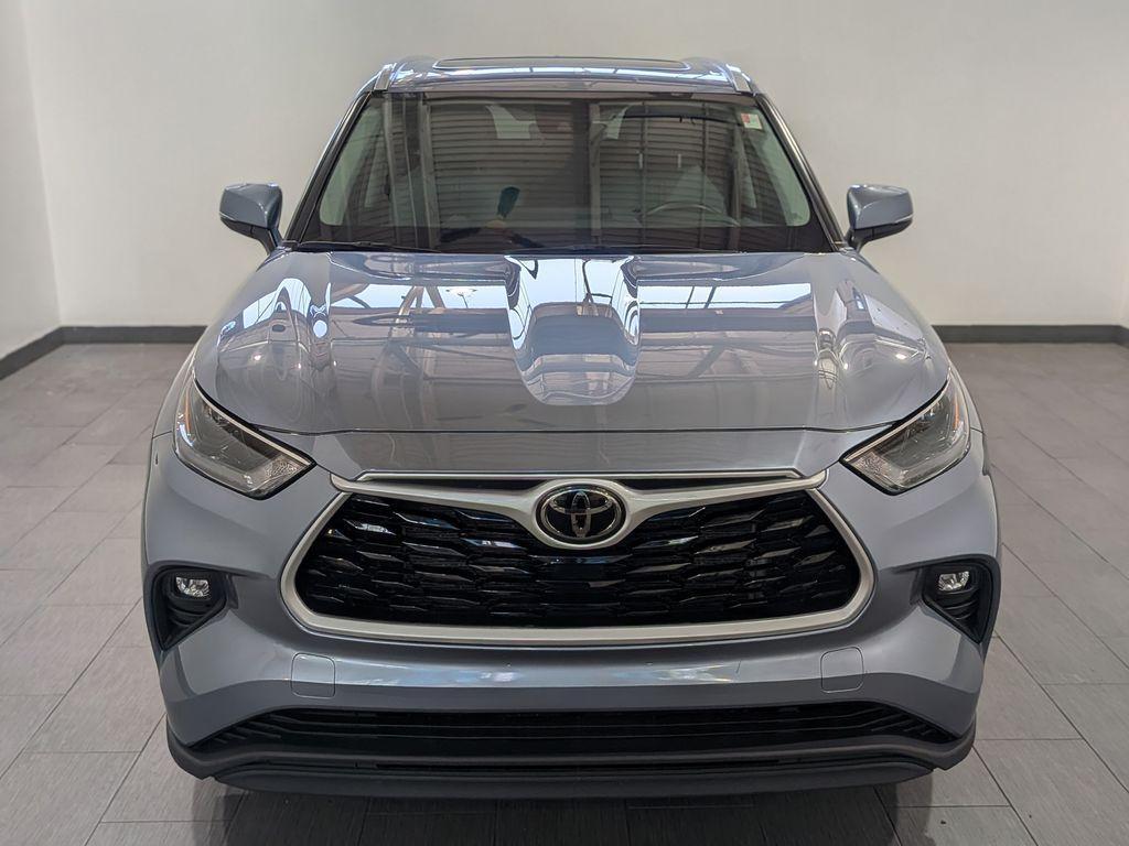 used 2022 Toyota Highlander car, priced at $33,919