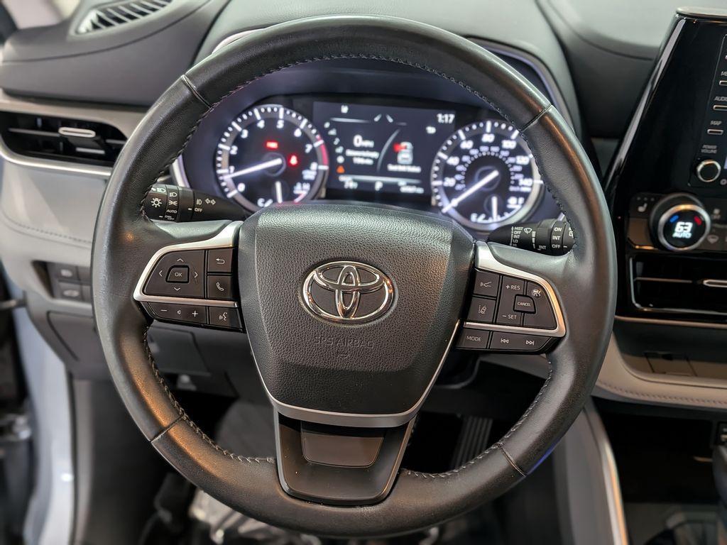 used 2022 Toyota Highlander car, priced at $33,919