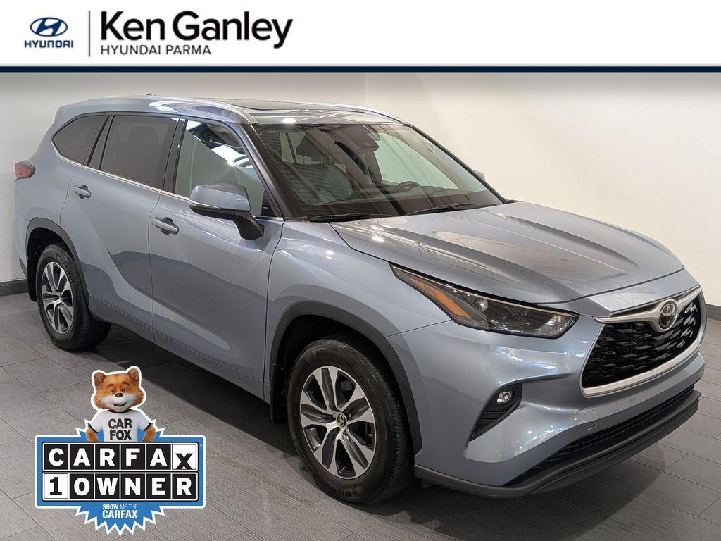 used 2022 Toyota Highlander car, priced at $33,919