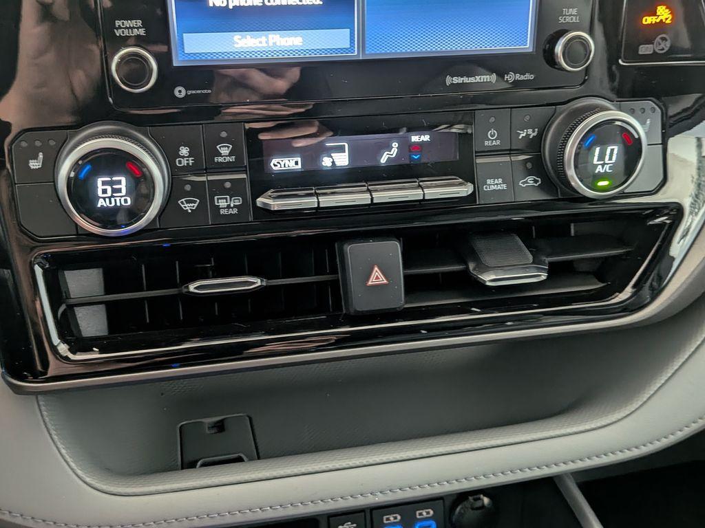 used 2022 Toyota Highlander car, priced at $33,919