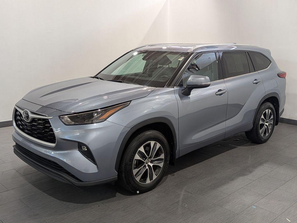 used 2022 Toyota Highlander car, priced at $33,919