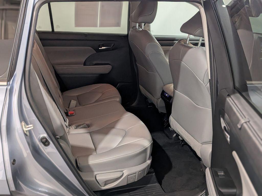 used 2022 Toyota Highlander car, priced at $33,919