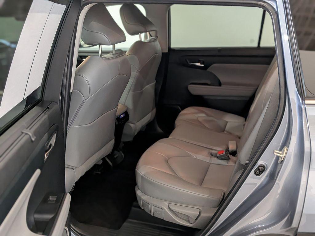 used 2022 Toyota Highlander car, priced at $33,919
