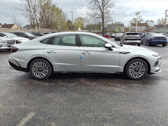 new 2025 Hyundai Sonata Hybrid car, priced at $30,226