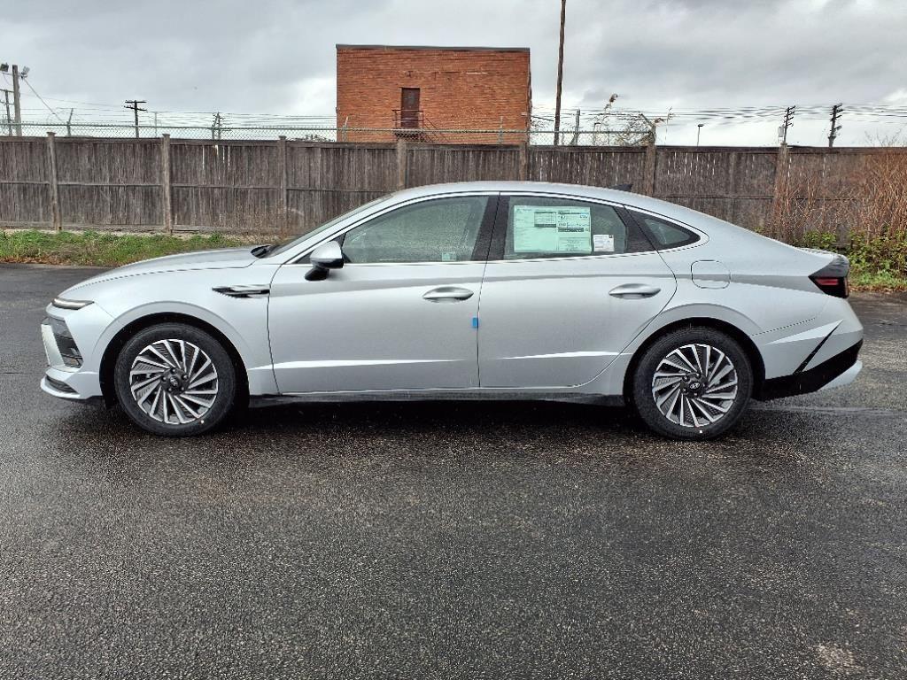 new 2025 Hyundai Sonata Hybrid car, priced at $30,726