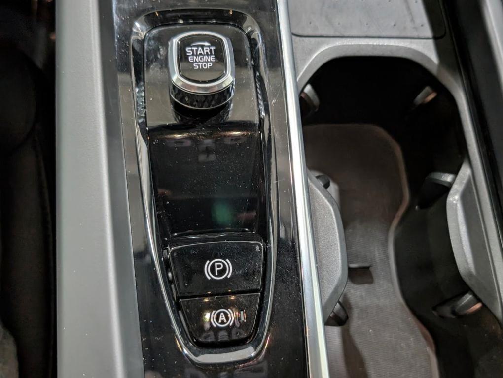 used 2022 Volvo XC60 car, priced at $33,294