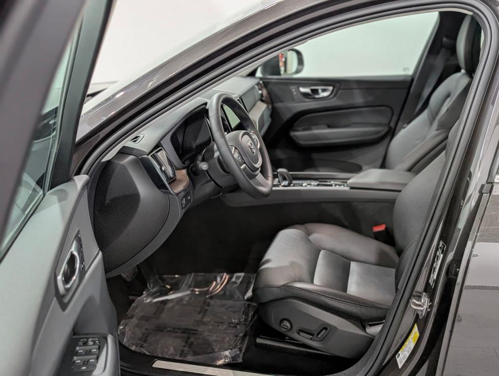 used 2022 Volvo XC60 car, priced at $33,294
