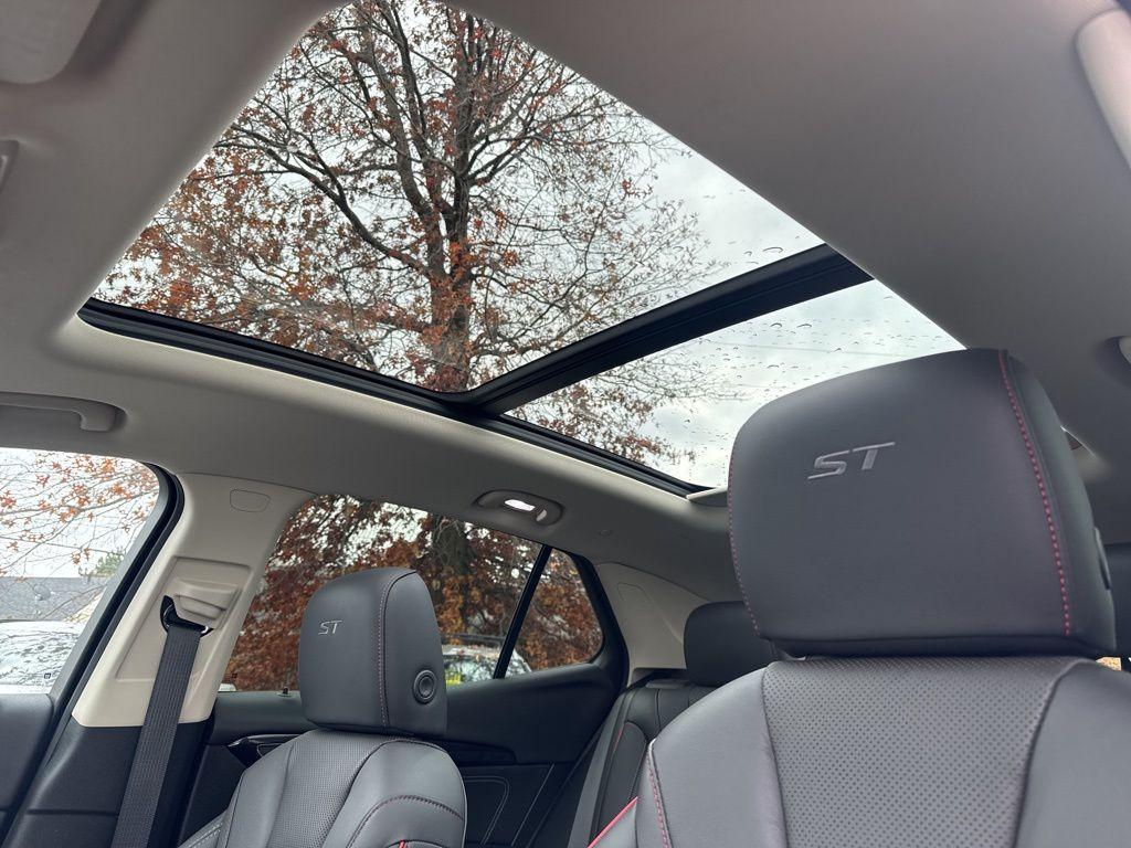 used 2023 Buick Envision car, priced at $27,689