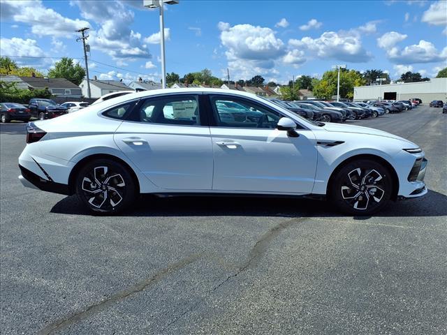 new 2025 Hyundai Sonata car, priced at $28,680