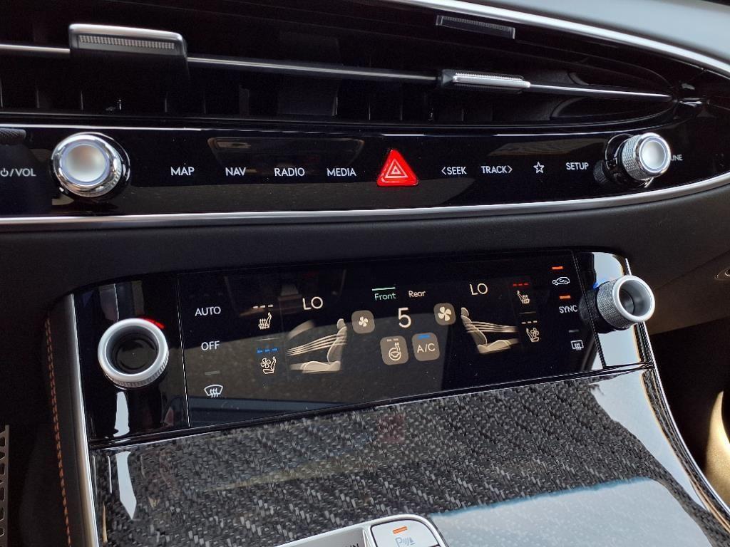 new 2026 Genesis GV70 car