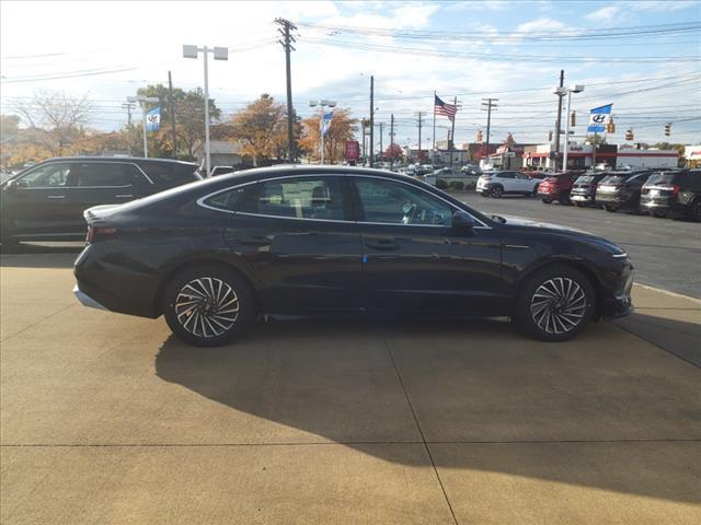 new 2025 Hyundai Sonata Hybrid car, priced at $32,024