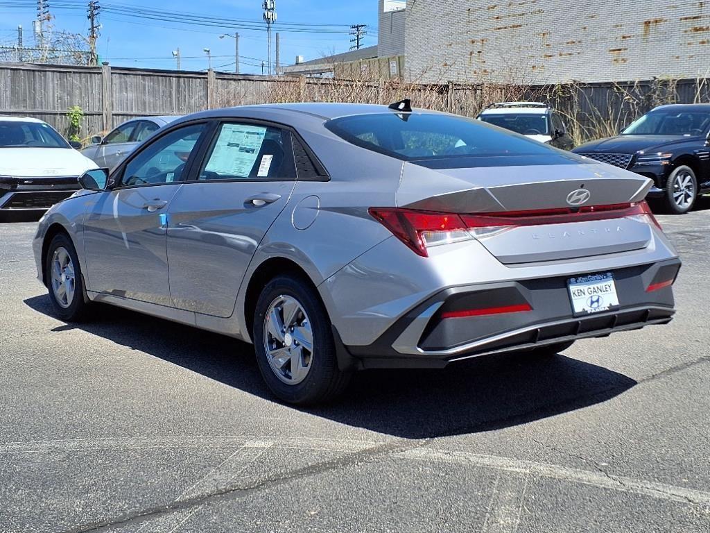 new 2025 Hyundai Elantra car, priced at $22,218