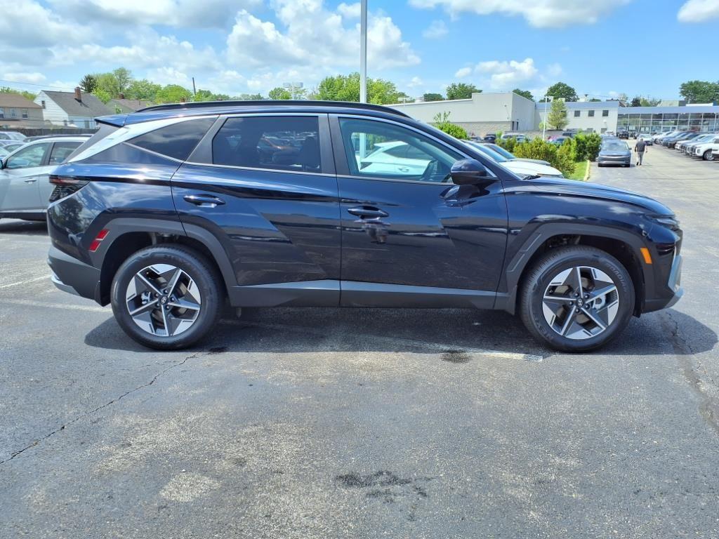 new 2025 Hyundai TUCSON Hybrid car, priced at $37,215