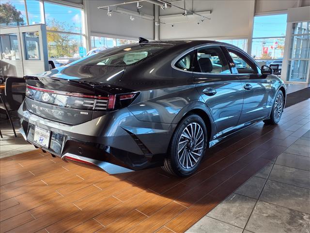 new 2025 Hyundai Sonata Hybrid car, priced at $29,882