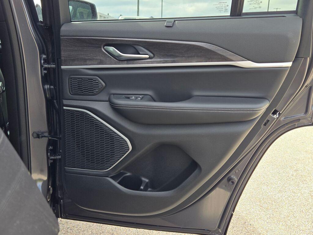 new 2025 Jeep Grand Cherokee car, priced at $50,768