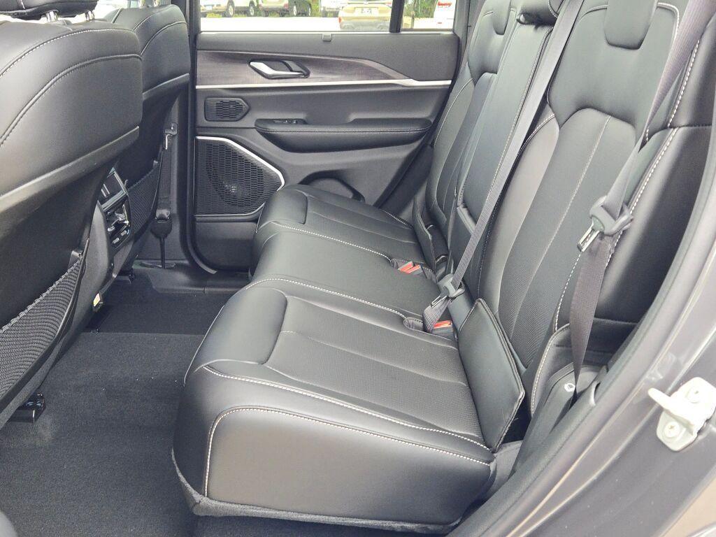 new 2025 Jeep Grand Cherokee car, priced at $50,768