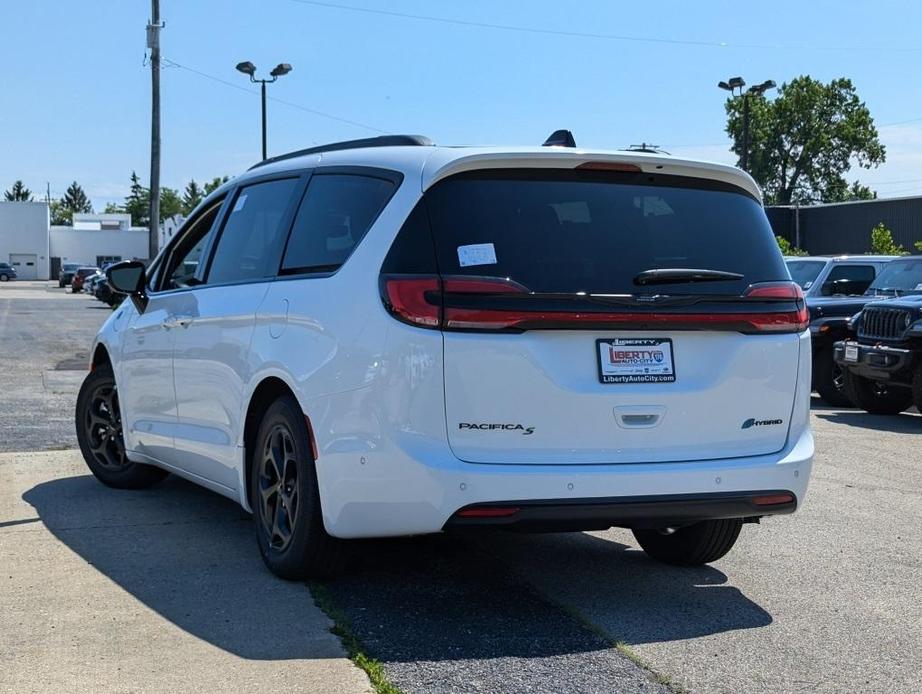 new 2024 Chrysler Pacifica Hybrid car, priced at $52,595