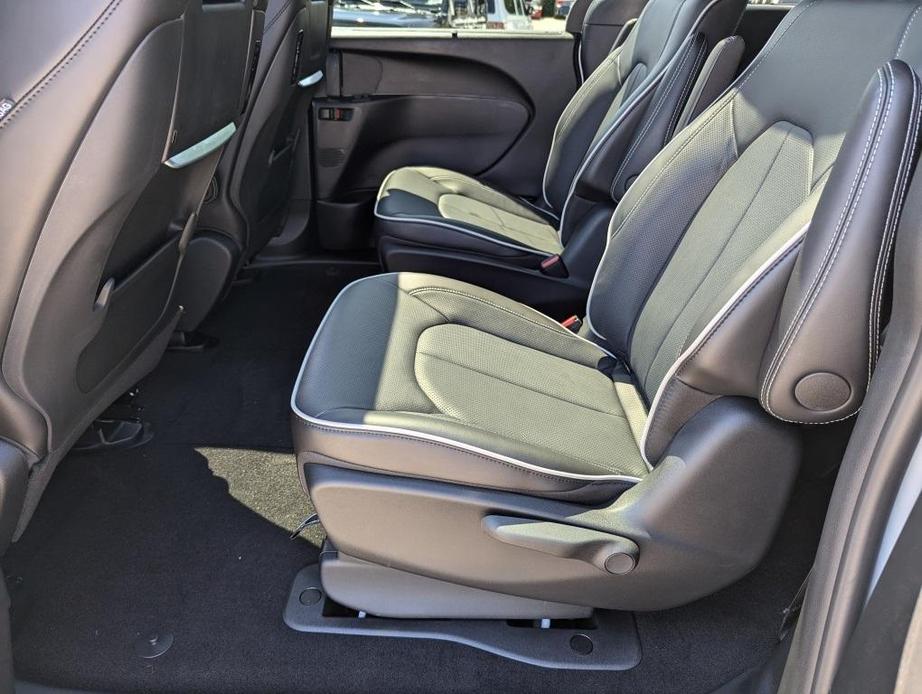 new 2024 Chrysler Pacifica Hybrid car, priced at $52,595