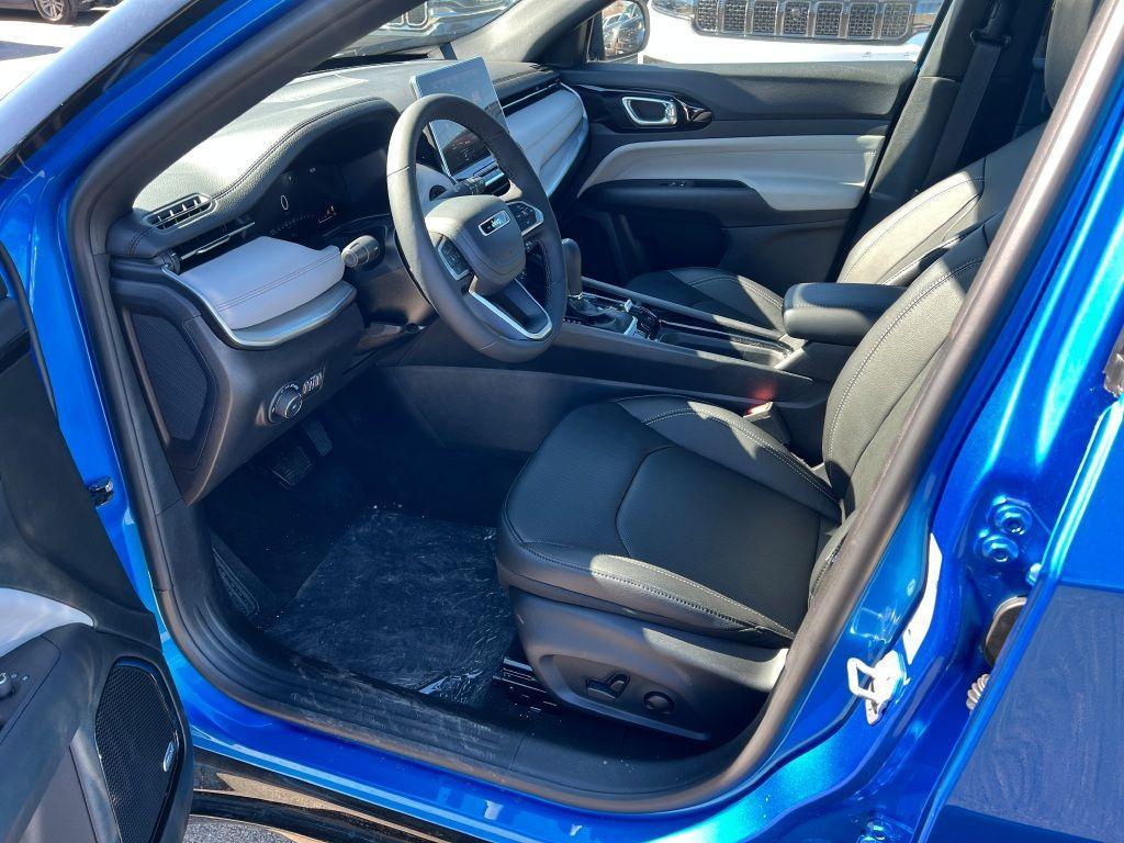 new 2025 Jeep Compass car, priced at $41,385