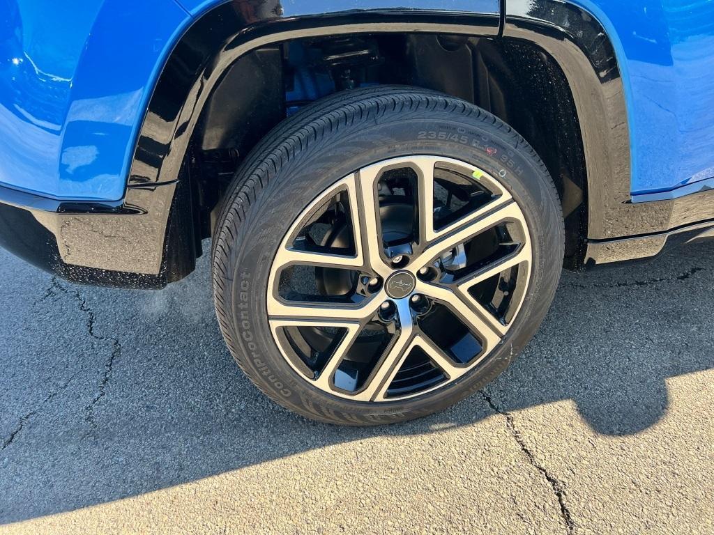 new 2025 Jeep Compass car, priced at $41,385